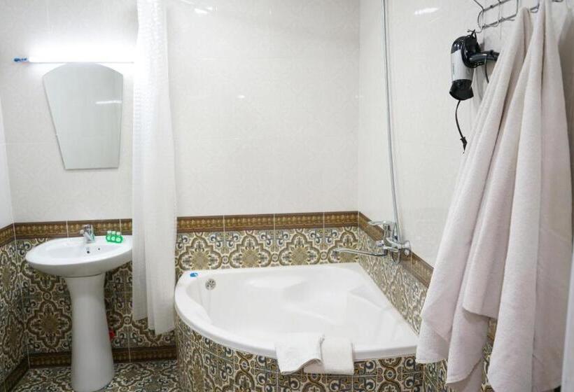 חדר סטנדרט יחיד, Little Bukhara