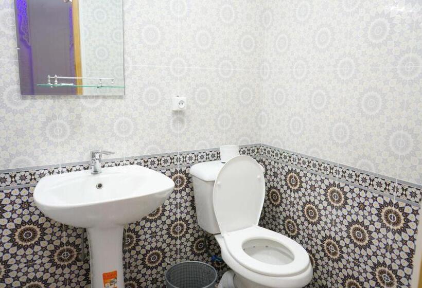 חדר סטנדרט יחיד, Little Bukhara