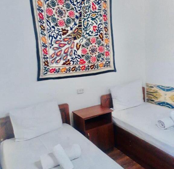 חדר סטנדרט, Little Bukhara