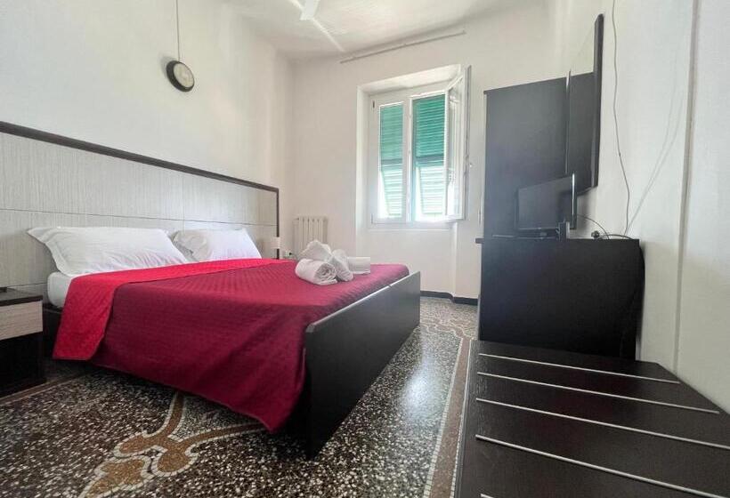 חדר סטנדרט, Monique