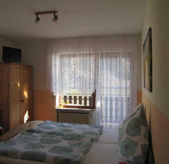 Quarto Estandar, Panoramacafé Kattenes