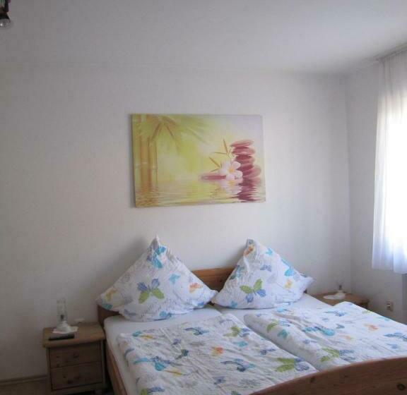 Quarto Estandar, Panoramacafé Kattenes