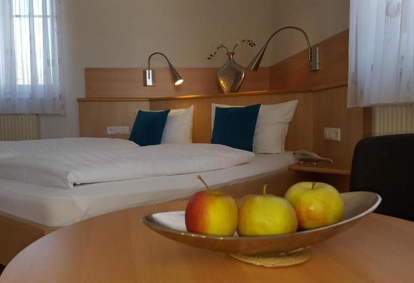 غرفة قياسية, & Restaurant Karpfen