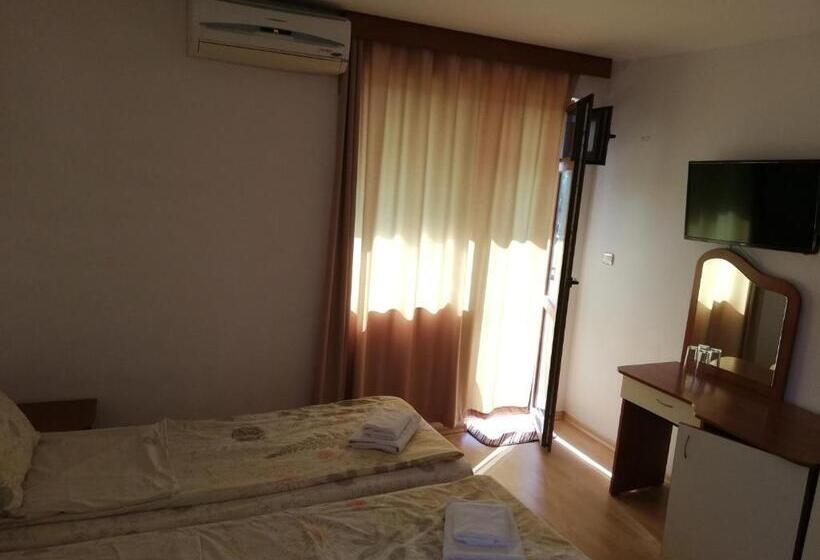 스탠다드 룸, Strinava