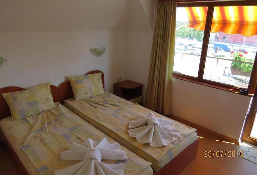 스탠다드 룸, Strinava