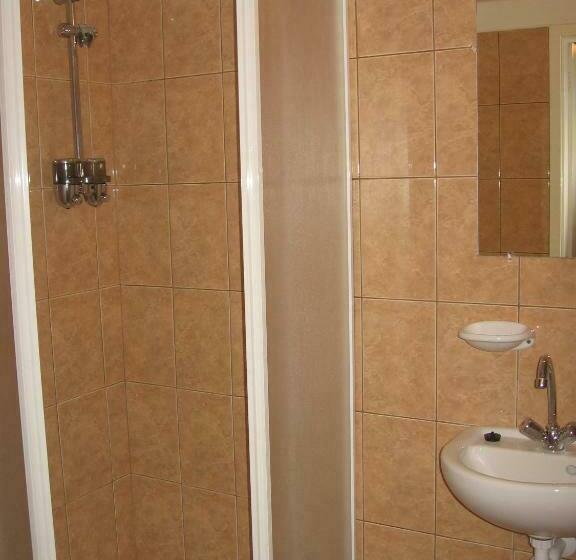 غرفة قياسية فردية, Mater Salvatoris House