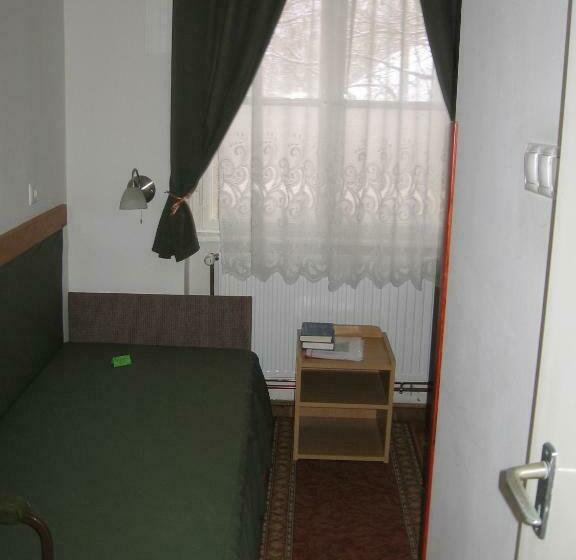 غرفة قياسية فردية, Mater Salvatoris House