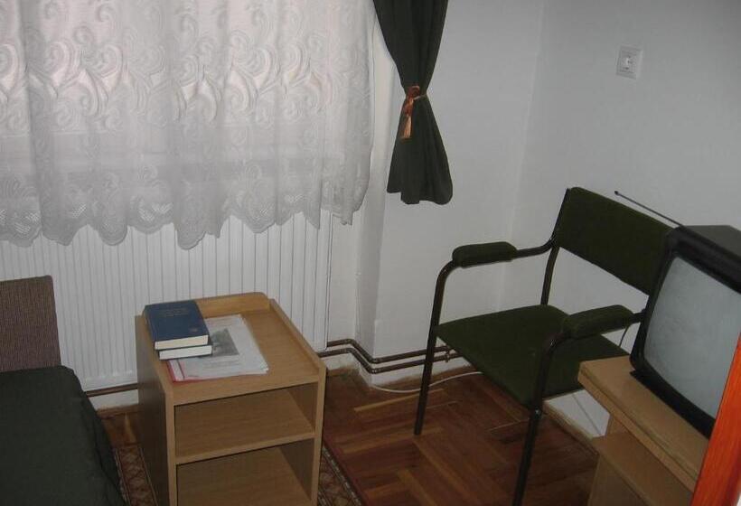 غرفة قياسية فردية, Mater Salvatoris House