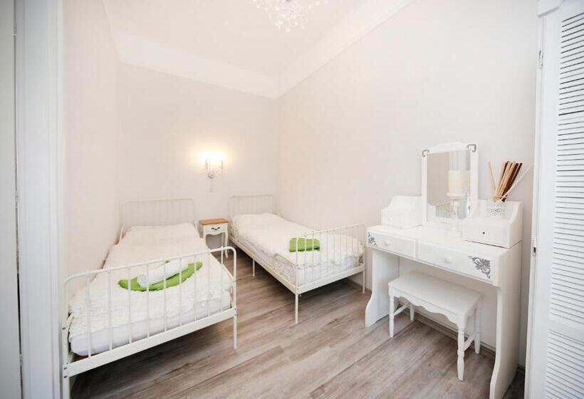 شقة غرفتين نوم مزودة بتراس, öreg Malom Apartmanház
