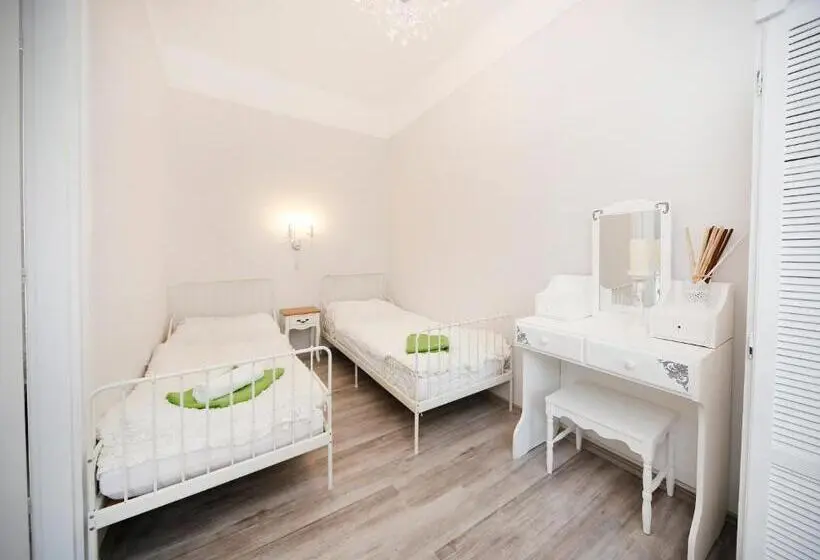 テラスつきの２ベッドルームアパートメント, öreg Malom Apartmanház