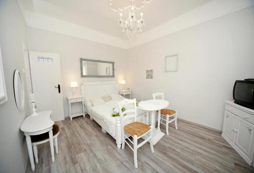 شقة غرفة واحدة مزودة بتراس, öreg Malom Apartmanház