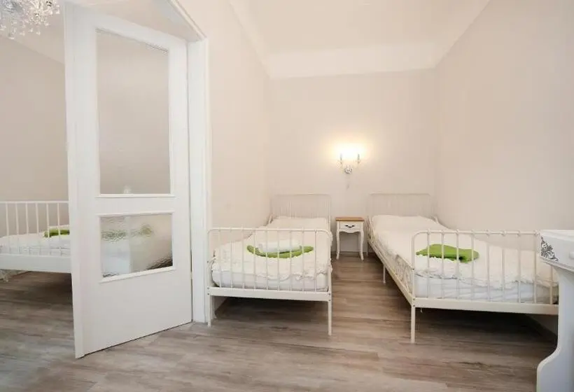 テラスつきの２ベッドルームアパートメント, öreg Malom Apartmanház