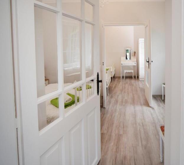 شقة غرفتين نوم مزودة بتراس, öreg Malom Apartmanház