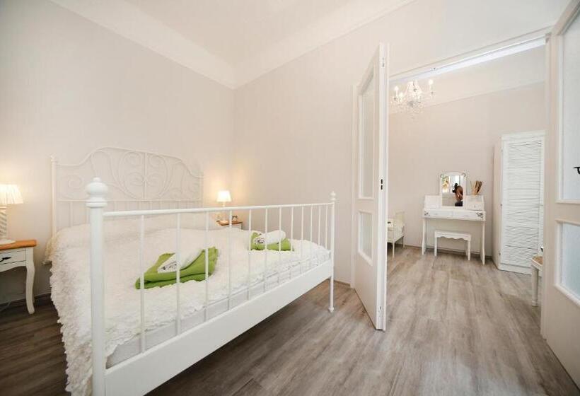 شقة غرفتين نوم مزودة بتراس, öreg Malom Apartmanház