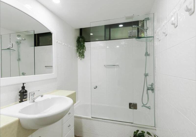 דירת שלושה חדרים, The Rocks Resort   Official