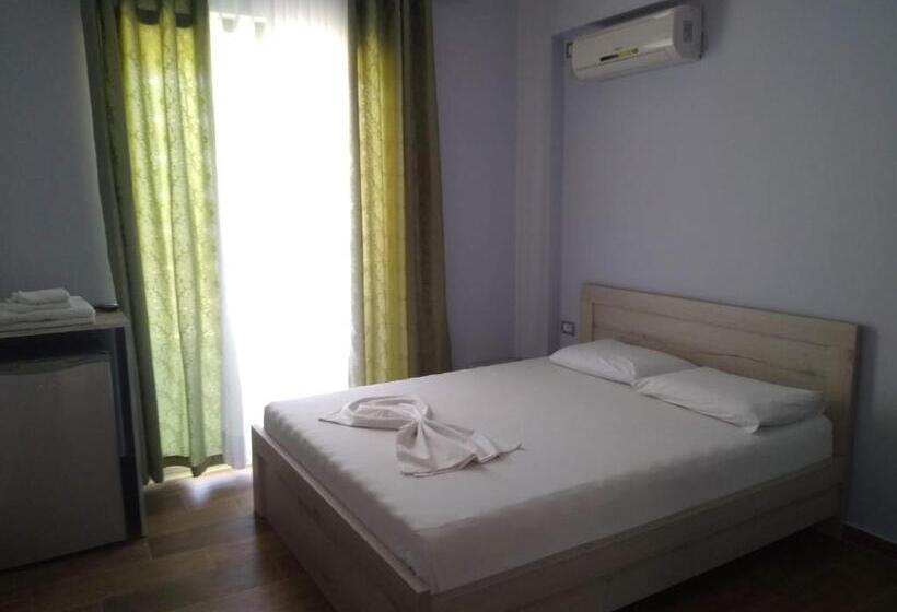 غرفة قياسية مزوَّدة بشُرفة, Billy