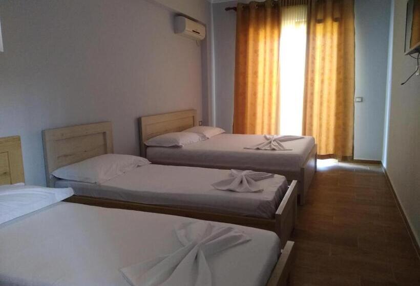 غرفة قياسية رباعية مطلة على البحر, Billy