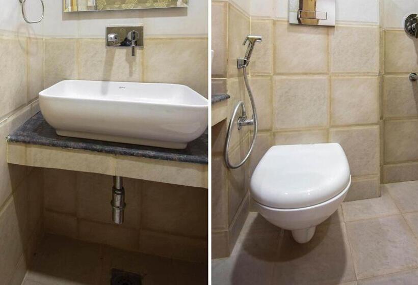 标准间, Collection O Red Paradise