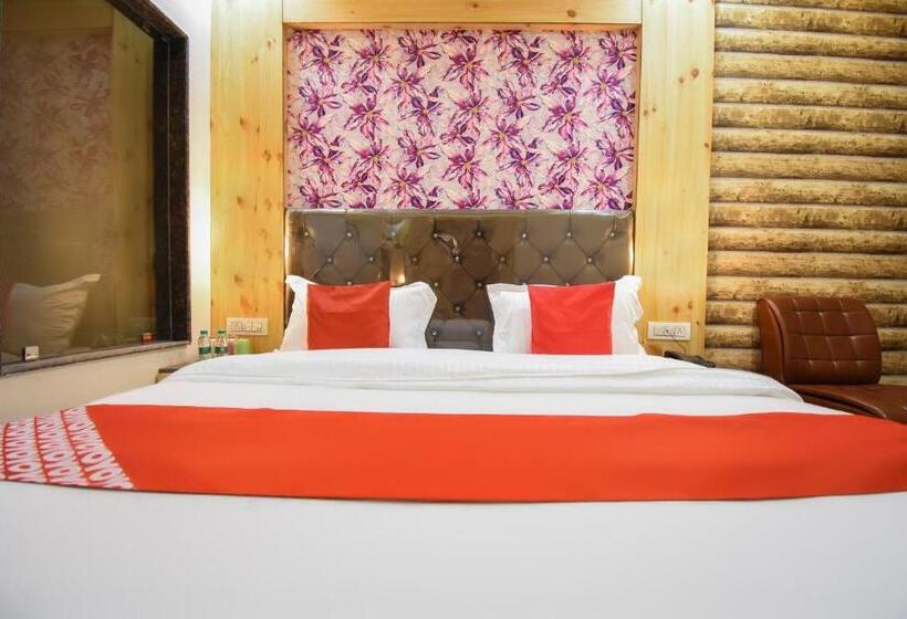 标准间, Collection O Red Paradise