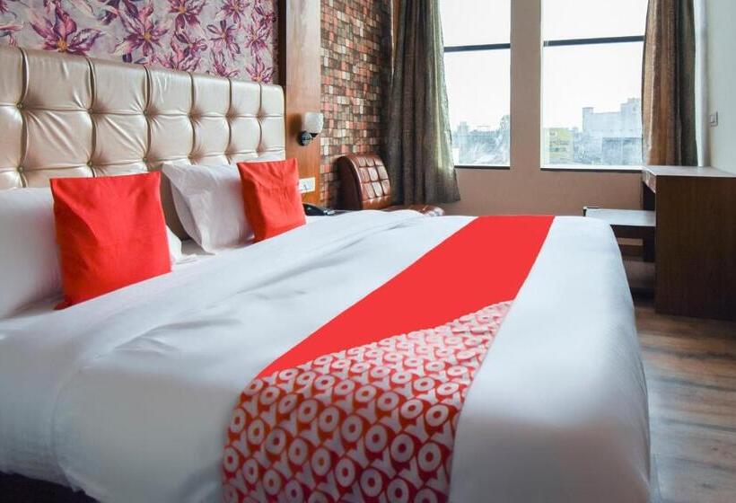 标准间, Collection O Red Paradise