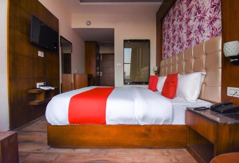 标准间, Collection O Red Paradise