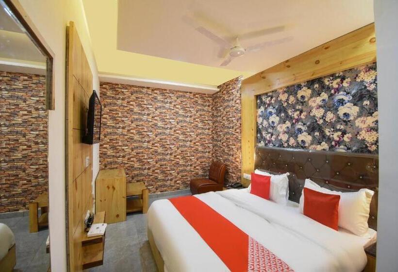 标准间, Collection O Red Paradise