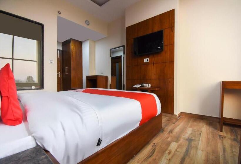 标准间, Collection O Red Paradise