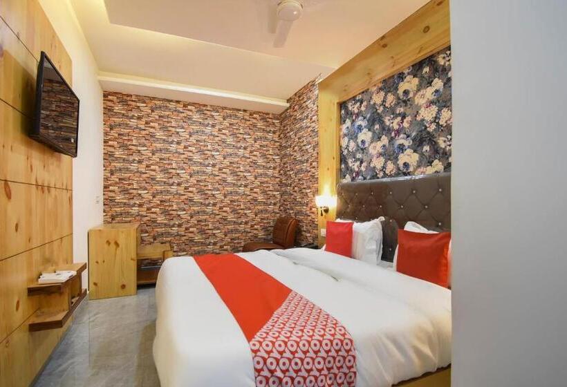 标准间, Collection O Red Paradise