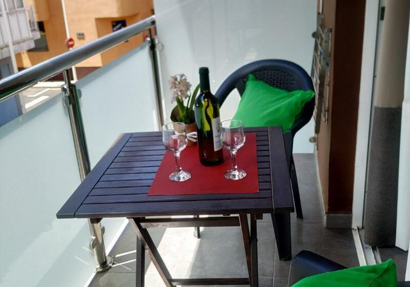 استودیوی استاندارد, Apartments El Patio