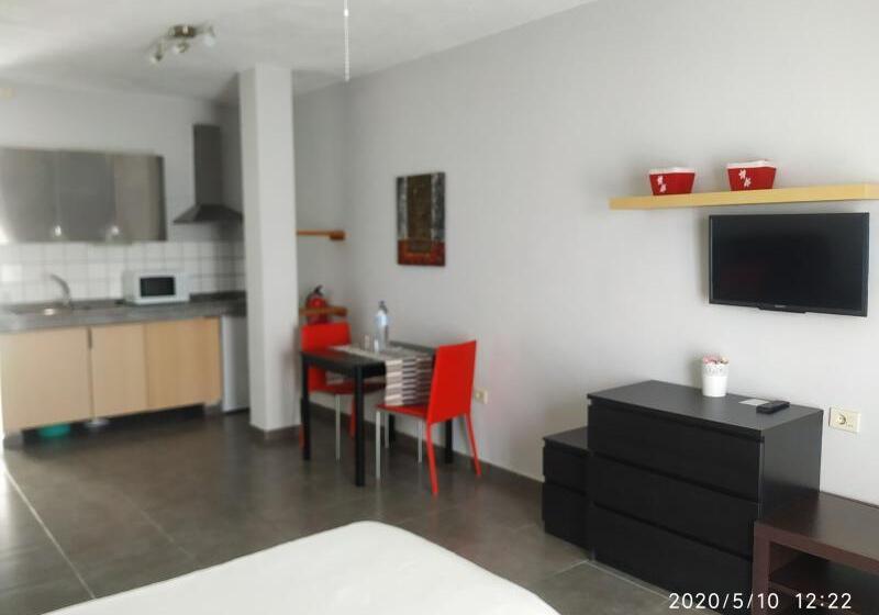 استودیوی استاندارد, Apartments El Patio