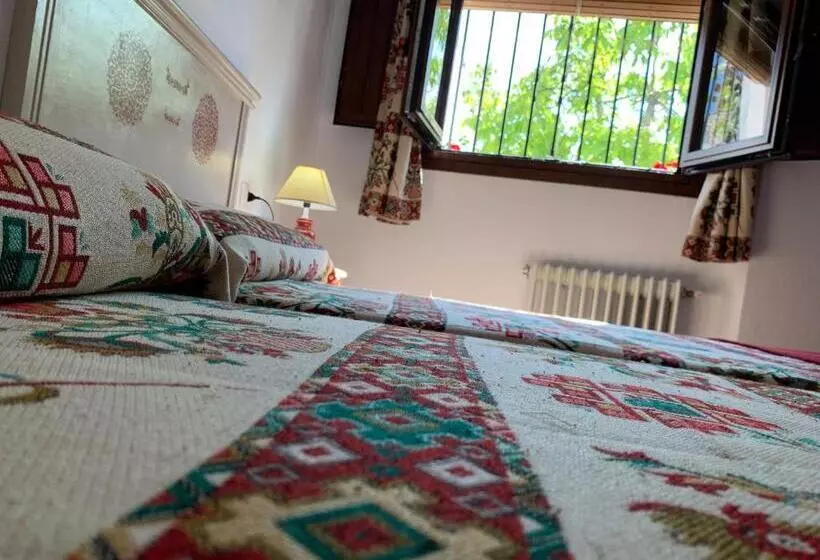 اتاق استاندارد با چشم‌انداز, Hostal Atalaya
