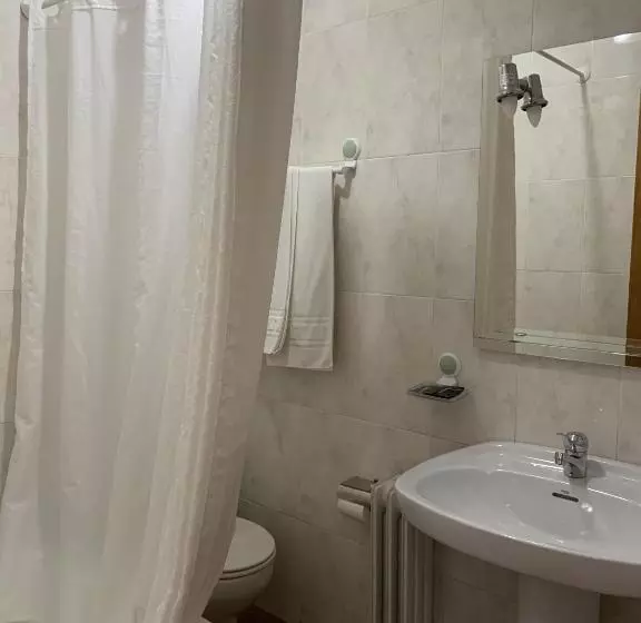 اتاق استاندارد با بالکن, Hostal Atalaya