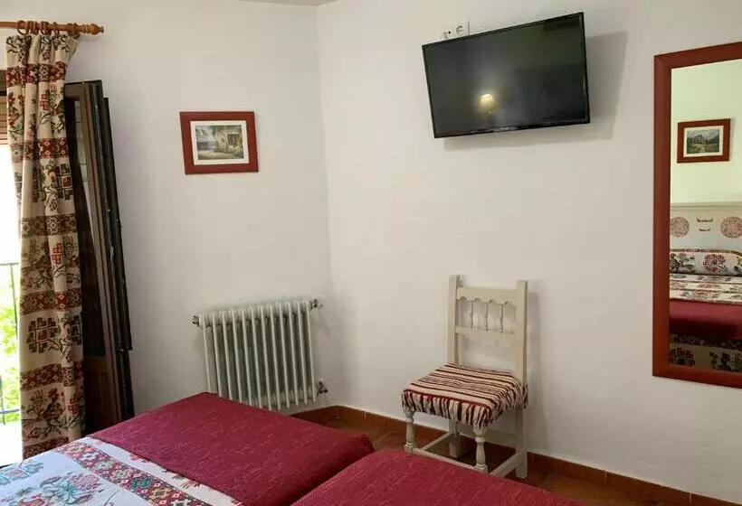 اتاق استاندارد با بالکن, Hostal Atalaya
