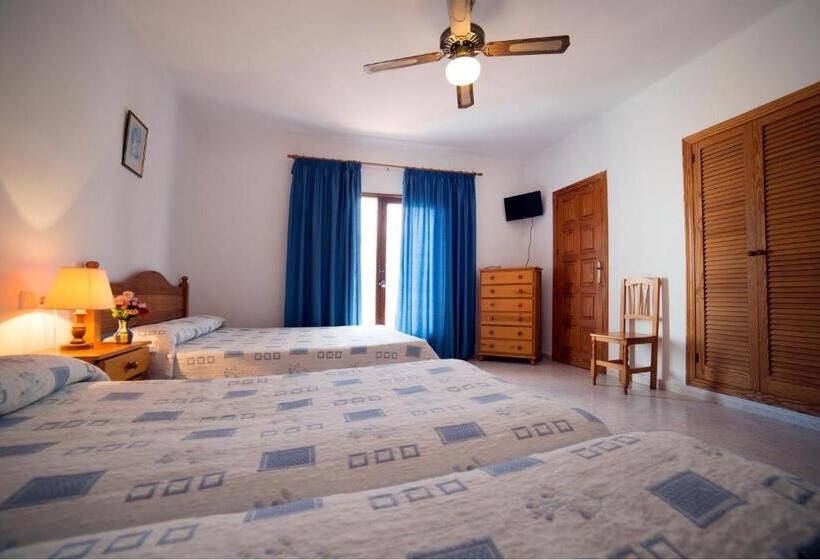 スタンダードトリプルルーム, Hostal Sa Rota