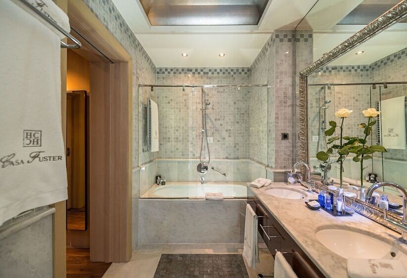 سوئیت سینیور, Casa Fuster G.l Monumento