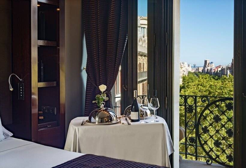 سوئیت سینیور, Casa Fuster G.l Monumento