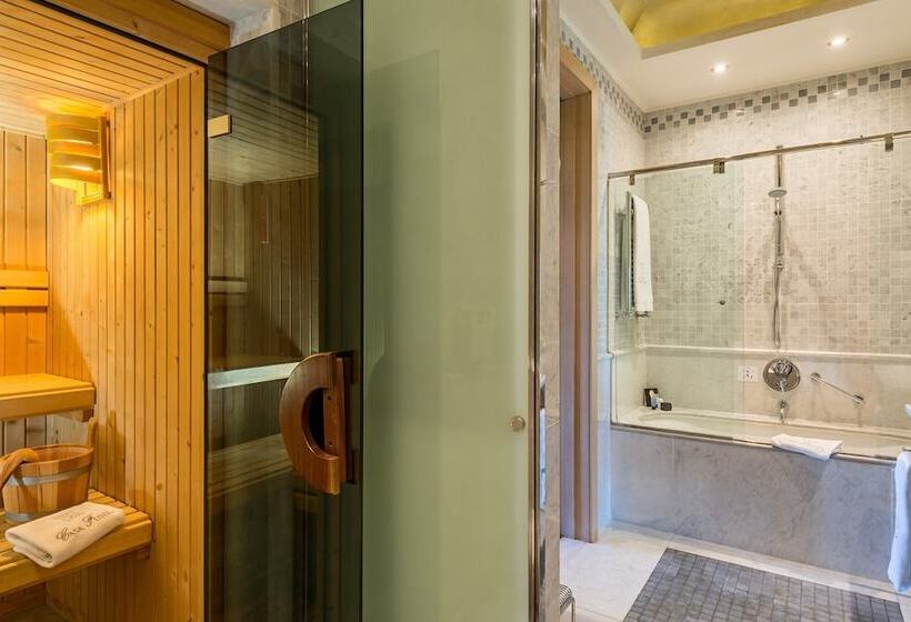 سوئیت سینیور, Casa Fuster G.l Monumento