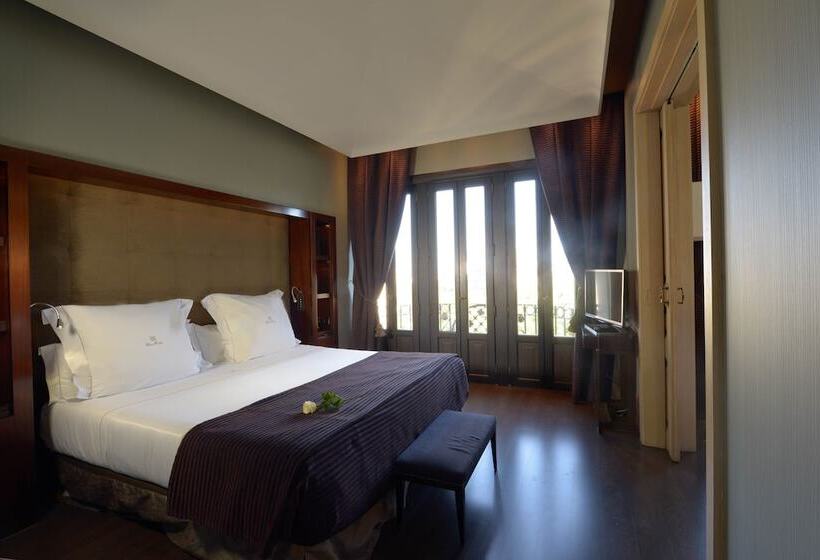 سوئیت سینیور, Casa Fuster G.l Monumento