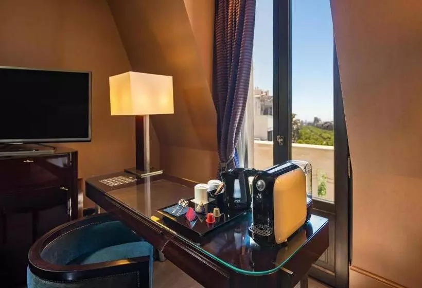 Habitación Superior, Casa Fuster G.l Monumento