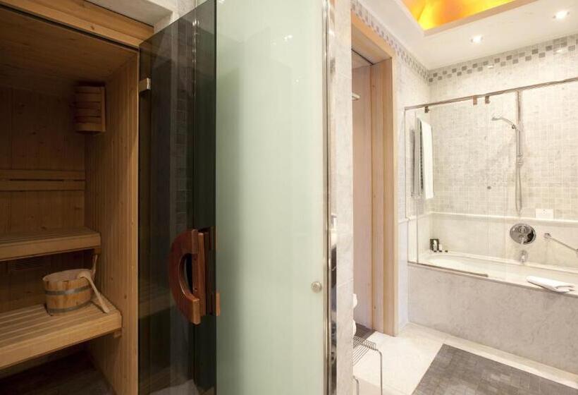 سوئیت سینیور, Casa Fuster G.l Monumento