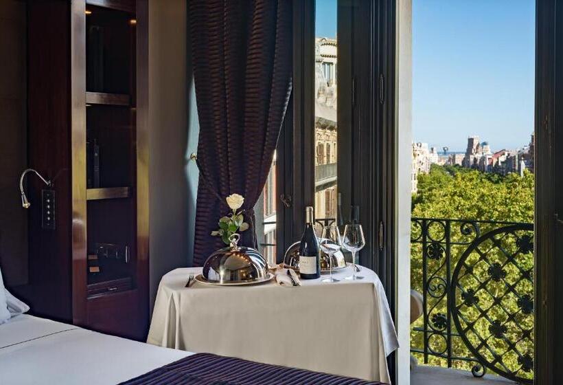 سوئیت سینیور, Casa Fuster G.l Monumento