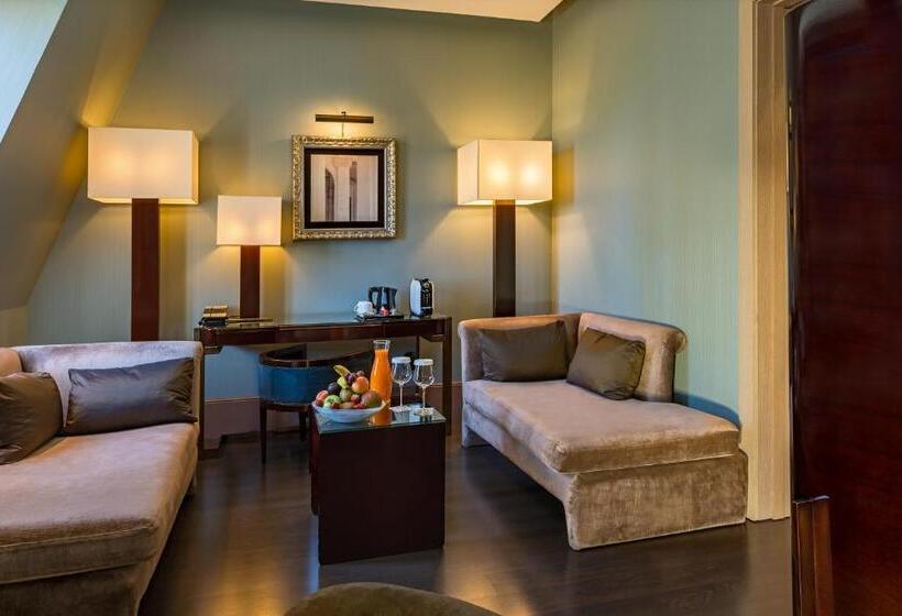 سوییت جونیور لوکس, Casa Fuster G.l Monumento