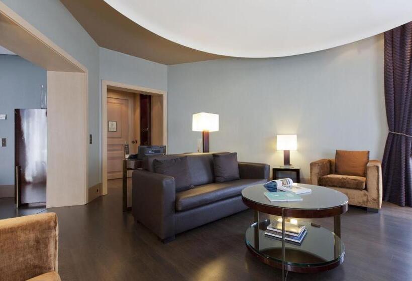 سوییت, Casa Fuster G.l Monumento