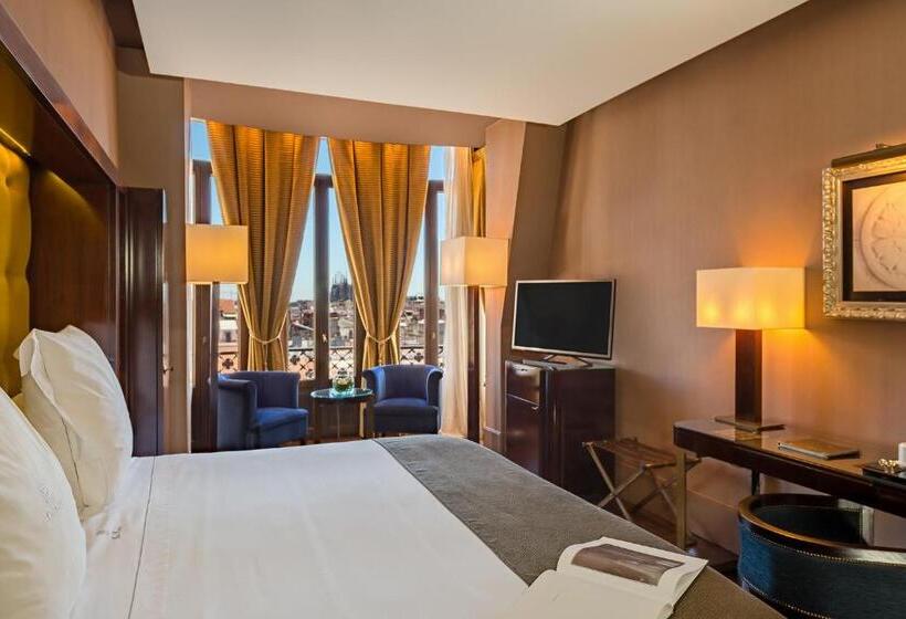 سوییت جونیور لوکس, Casa Fuster G.l Monumento