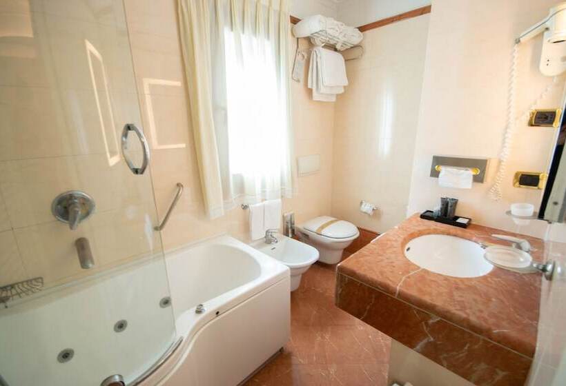 חדר סטנדרט, Forum