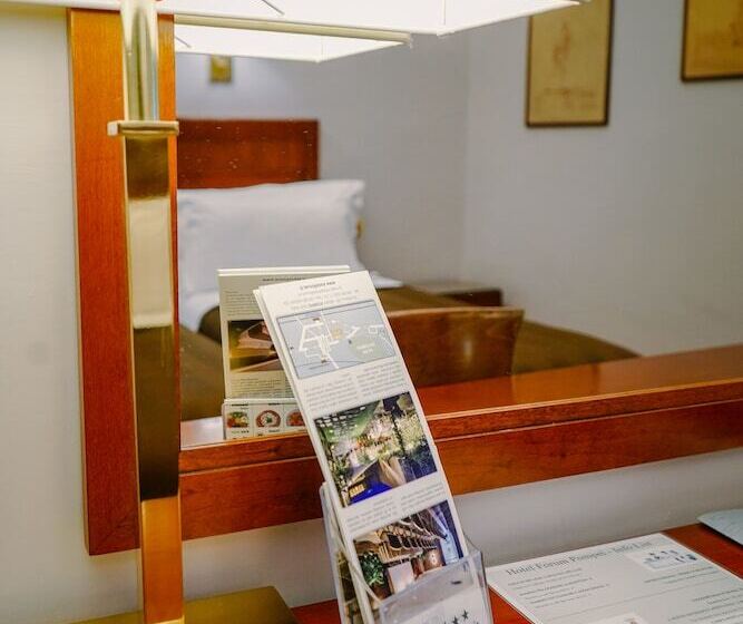 חדר סטנדרט, Forum