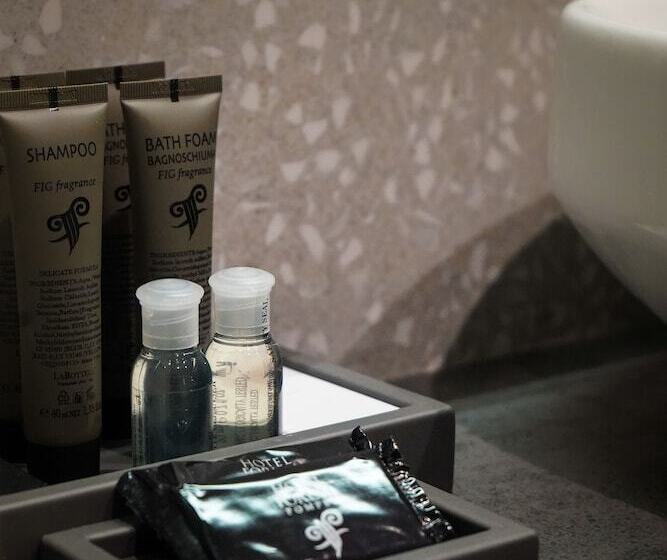 סוויטת ג'וניור, Forum