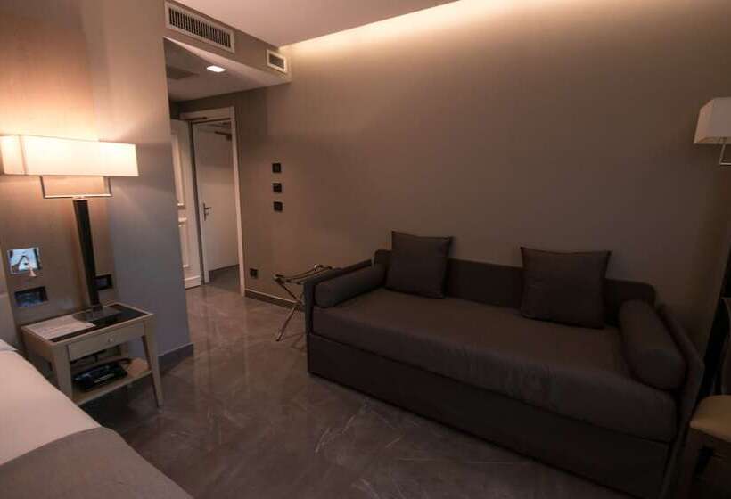 Mini Suite, Forum