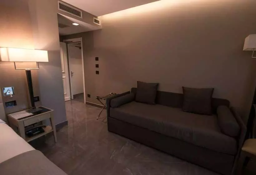 Mini Suite, Forum