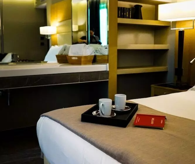 Mini Suite, Forum